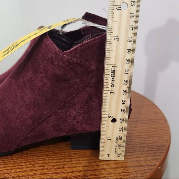 Seven7 Oxblood Ankle Bootie NWT Size 8 Wine Micro Suede Bootie - Picture 5 of 11